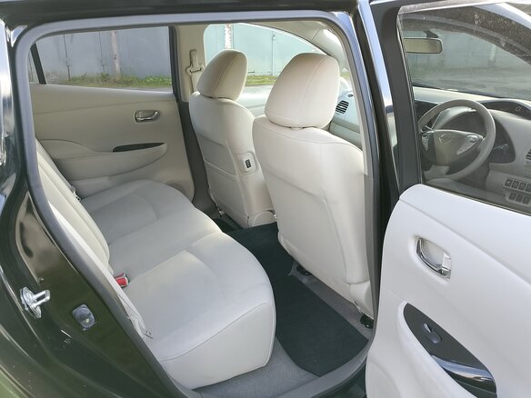 2015 Nissan Leaf 30kWh I (ZE0/AZE0), чёрный, 1100000 рублей - вид 8