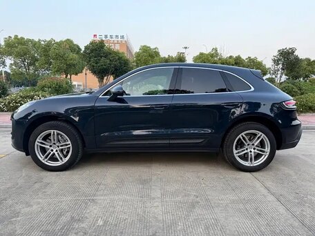 2023 Porsche Macan I Рестайлинг 2, чёрный, 5391000 рублей, вид 3