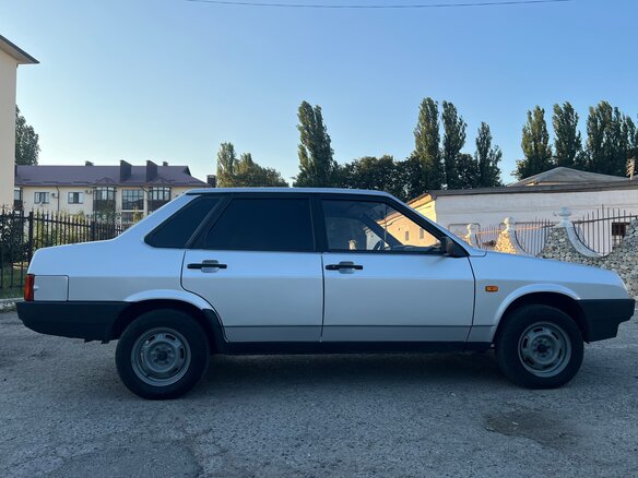 2004 Lada (ВАЗ) 21099, серебристый, 450000 рублей - вид 3