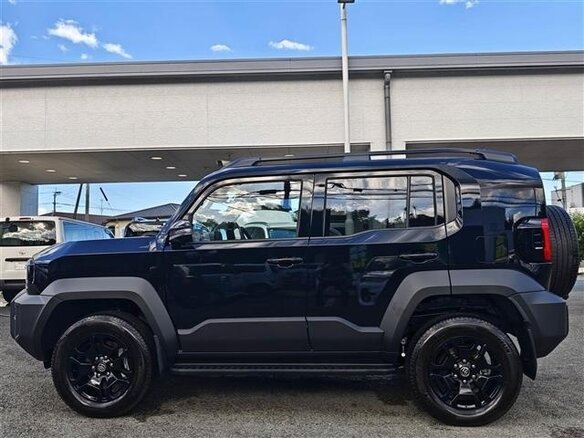 2026 Toyota Land Cruiser FJ, чёрный - вид 3