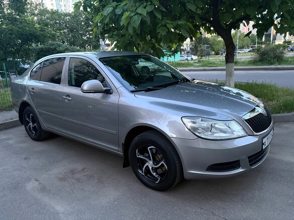 2011 Skoda Octavia II (A5) Рестайлинг, серый, 1100000 рублей