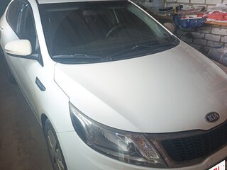 2014 Kia Rio 5-speed III, белый, 950000 рублей, вид 4
