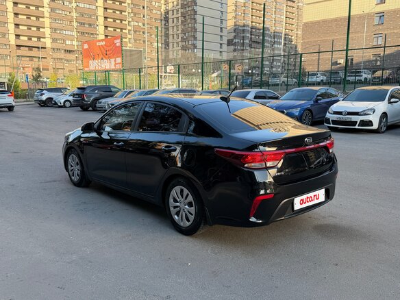 2017 Kia Rio IV, чёрный, 1199000 рублей - вид 2