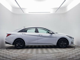 2021 Hyundai Elantra VII (CN7), белый, 1980000 рублей, вид 4