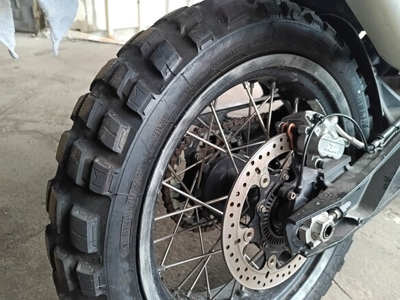 2022 KTM 890 Adventure, серый, 800000 рублей - вид 1