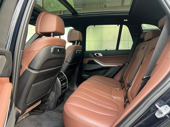 2023 BMW X5 45e IV (G05/G18), чёрный, 11790000 рублей - вид 18