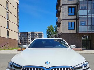 2022 BMW 5 серии 520i VII (G30/G31/G38) Рестайлинг, белый, 4600000 рублей, вид 4