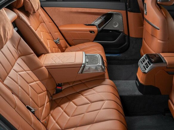 2026 BMW 7 серии 740 xDrive VII (G70) Рестайлинг, серый, 23990000 рублей - вид 24