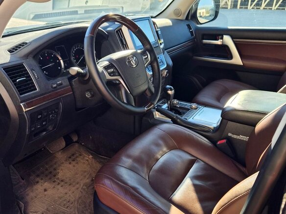 2016 Toyota Land Cruiser 200 Series Рестайлинг 2, чёрный, 5750000 рублей - вид 13