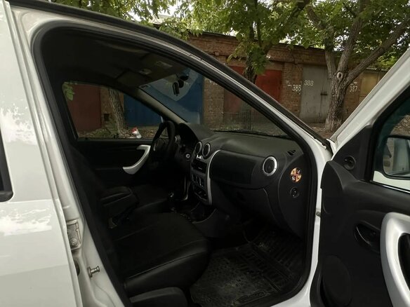 2014 Renault Logan I Рестайлинг, белый, 370000 рублей - вид 5