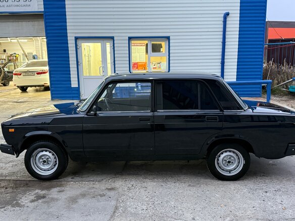 2010 Lada (ВАЗ) 2107, чёрный, 300000 рублей - вид 3