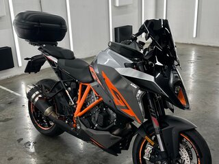 2017 KTM 1290 Super Duke GT, серый, 1075000 рублей, вид 5