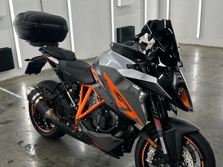 2017 KTM 1290 Super Duke GT, серый, 1075000 рублей, вид 5