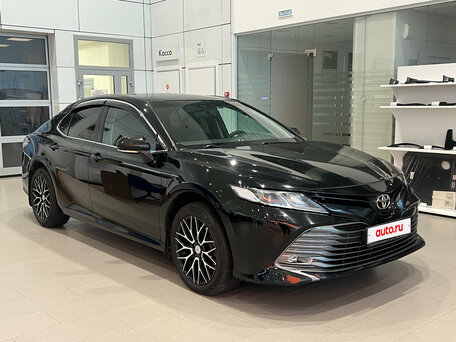 Toyota Camry VIII (XV70)