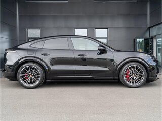 2026 Porsche Cayenne S Electric Coupé IV, чёрный, 25630000 рублей, вид 5