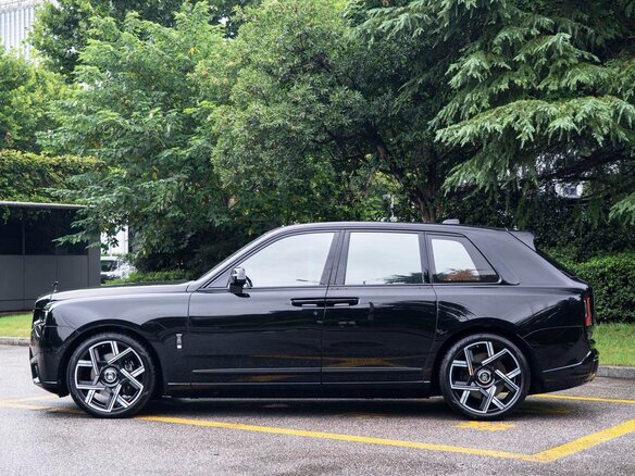2026 Rolls-Royce Cullinan Black Badge I Рестайлинг (Series II), чёрный, 51300000 рублей - вид 6