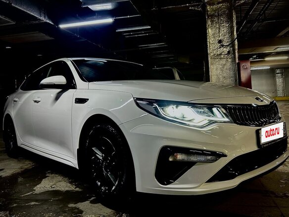 2019 Kia Optima IV Рестайлинг, белый, 2000000 рублей - вид 1