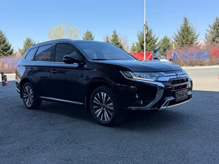 2022 Mitsubishi Outlander III Рестайлинг 3, чёрный, 1630999 рублей, вид 2