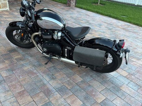 2023 Triumph Bonneville Bobber, чёрный, 1950000 рублей, вид 3