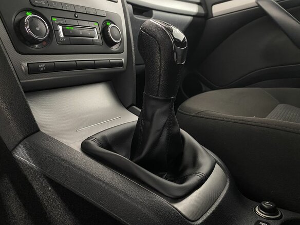 2012 Skoda Octavia II (A5) Рестайлинг, серый, 885000 рублей - вид 18