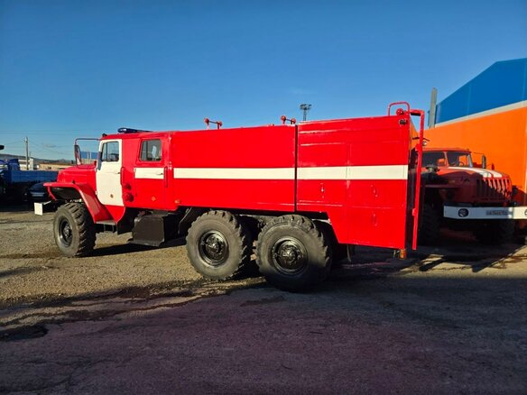 2015 Урал 5557, красный, 6950000 рублей - вид 16