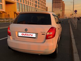 2012 Skoda Fabia II Рестайлинг, белый, 560000 рублей, вид 3