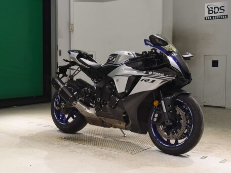 2024 Yamaha YZF-R1, серебристый, 1925000 рублей, вид 3