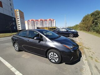 2018 Toyota Prius IV (XW50), серый, 1450000 рублей, вид 2