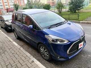 2020 Toyota Sienta II Рестайлинг, синий, 1850000 рублей, вид 2