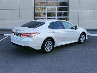 2021 Toyota Camry VIII (XV70) Рестайлинг, белый, 3399000 рублей, вид 5