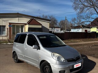 2003 Toyota FunCargo, серебристый, 350000 рублей, вид 2