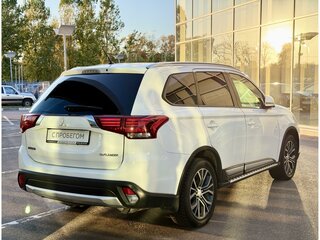 2015 Mitsubishi Outlander III Рестайлинг 2, белый, 1765000 рублей, вид 5