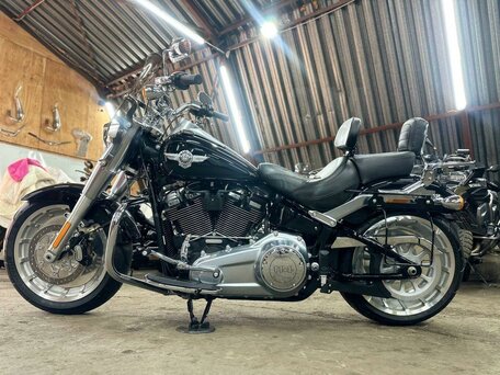 2017 Harley-Davidson Fat Boy, чёрный, 1990000 рублей, вид 3