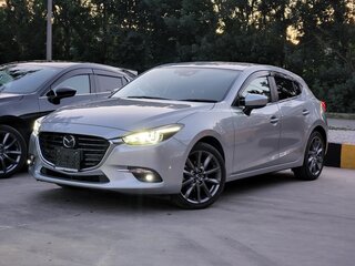 2017 Mazda Axela III Рестайлинг, серебристый, 1700000 рублей, вид 1