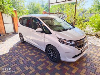 2019 Honda Freed II Рестайлинг, белый, 1470000 рублей, вид 2