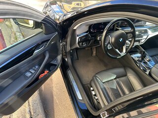 2021 BMW 5 серии 520i VII (G30/G31/G38) Рестайлинг, чёрный, 3000000 рублей, вид 4