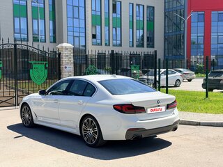 2019 BMW 5 серии 530i xDrive VII (G30/G31/G38), белый, 3830000 рублей, вид 3