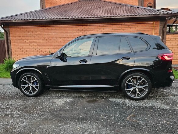 2021 BMW X5 30d IV (G05/G18), чёрный, 7350000 рублей - вид 3