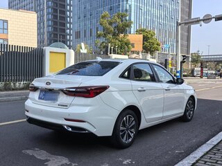 2022 Ford Escort VI Рестайлинг 2, белый, 990000 рублей, вид 4