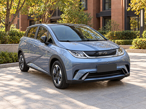 2024 BYD Dolphin 44.9 kWh I, серый, 1386000 рублей - вид 2