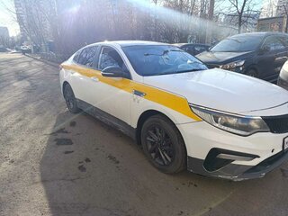 2019 Kia Optima IV Рестайлинг, белый, 900000 рублей, вид 1