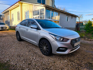 2017 Hyundai Solaris II, серебристый, 990000 рублей, вид 3