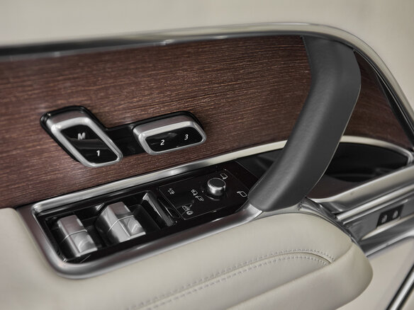 2025 Land Rover Range Rover P530 MHEV V, чёрный, 31800000 рублей - вид 9