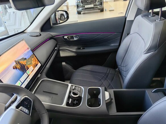 2026 Geely EX5 Гибрид EM-R, серебристый, 3829990 рублей - вид 5