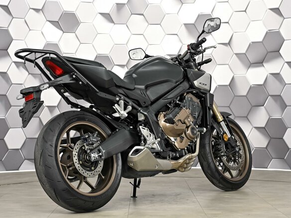 2024 Honda CB 650R, чёрный, 1077000 рублей - вид 6