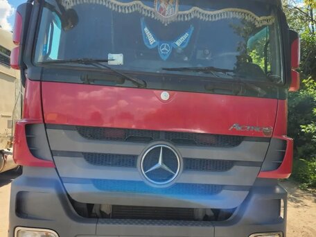 2015 Mercedes-Benz Actros, красный, 8300000 рублей, вид 2