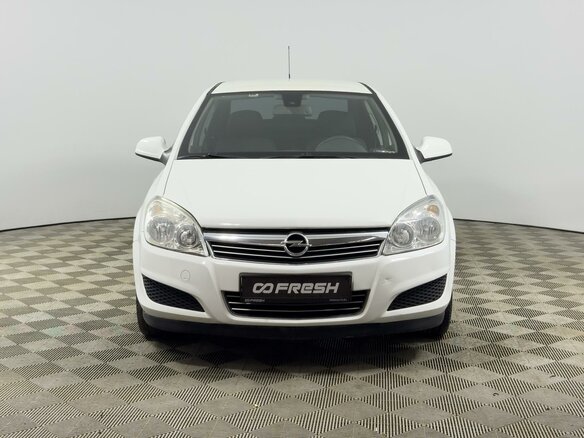 2011 Opel Astra H Рестайлинг, белый - вид 2