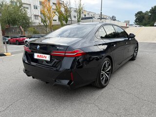 2025 BMW 5 серии 530i xDrive VIII (G60/G61/G68), чёрный, 8100548 рублей, вид 3