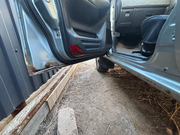 1999 Mitsubishi Pajero iO, серый - вид 15