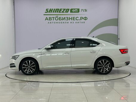 2023 Skoda Superb III Рестайлинг, белый, 2150000 рублей, вид 4